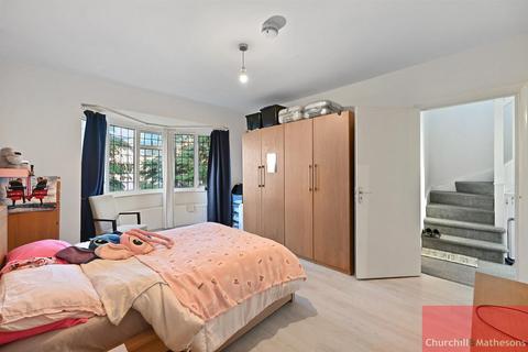 undefined, Bowes Road, London, W3 7