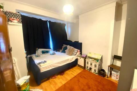 3 bedroom semi-detached house for sale, Hollywood Road, London