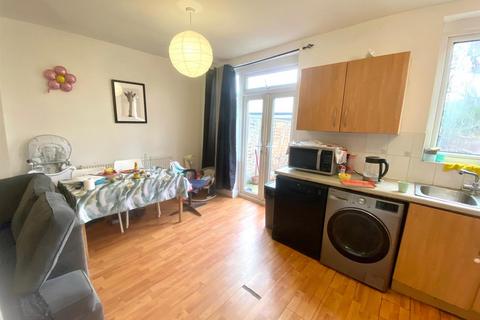 3 bedroom semi-detached house for sale, Hollywood Road, London