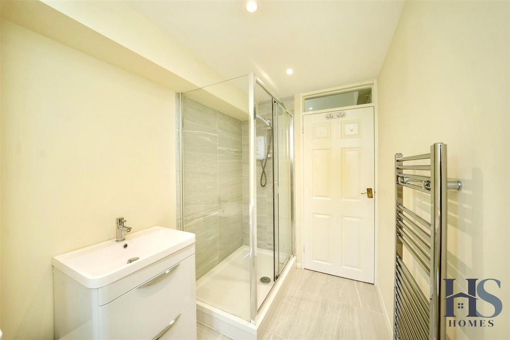 Bathroom2.jpg