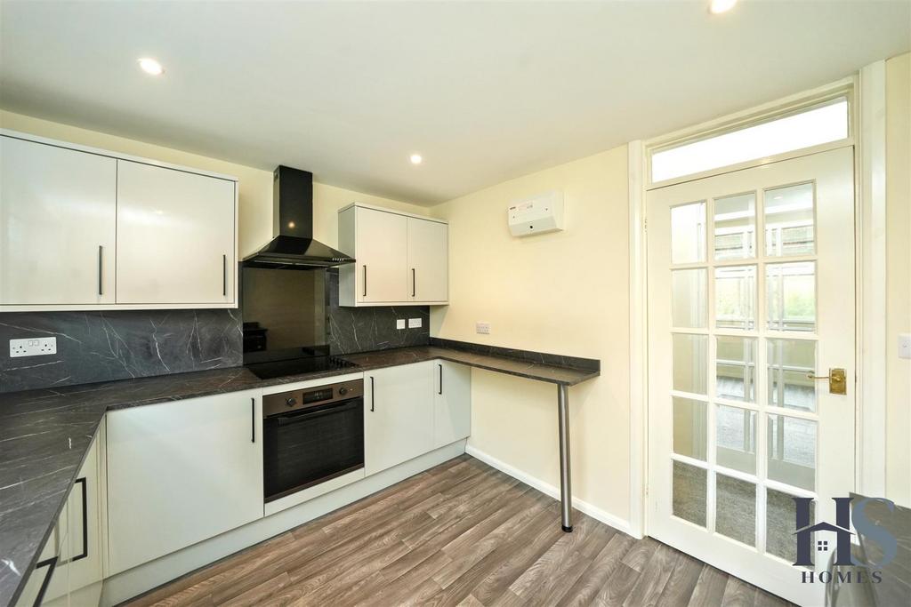 Kitchen2.jpg