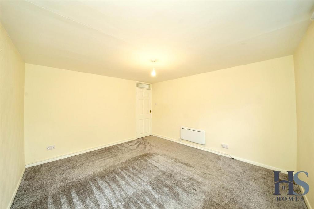 Bedroom 1a.jpg