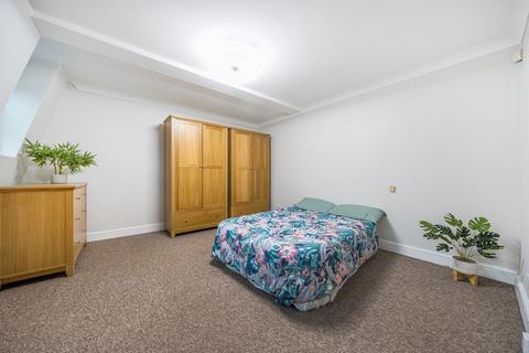 2 bedroom apartment for sale, Devonshire Drive, London