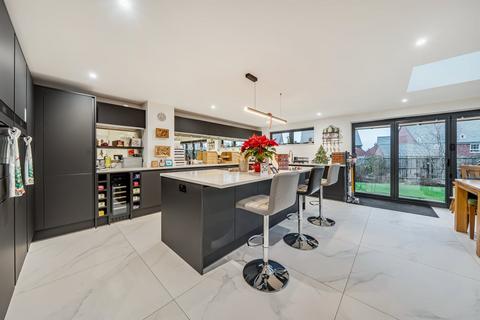 5 bedroom detached house for sale, Teal Close, Rushden, NN10
