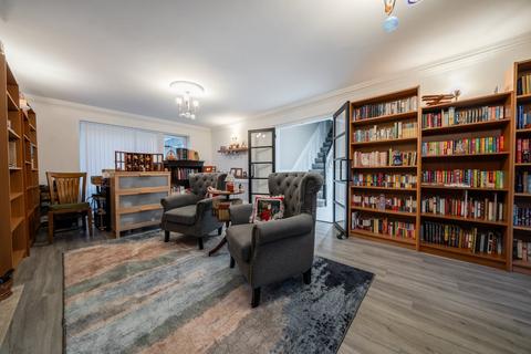 5 bedroom detached house for sale, Teal Close, Rushden, NN10