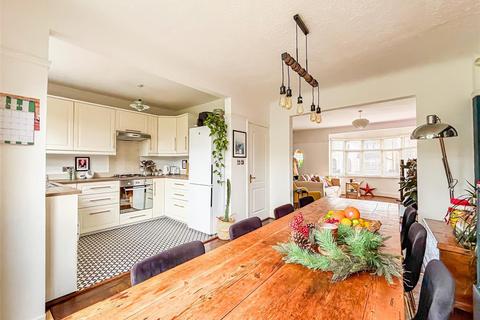 4 bedroom semi-detached house for sale, Cheltenham Drive, Leigh-On-Sea SS9