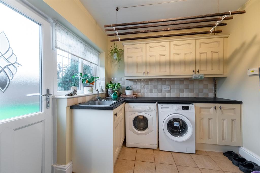 21 Peacock Avenue-005.jpg