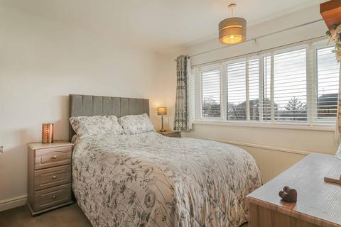 3 bedroom semi-detached house for sale, Falcon Court, Doncaster, DN11
