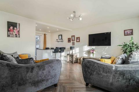 3 bedroom semi-detached house for sale, Falcon Court, Doncaster, DN11