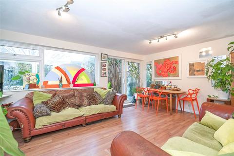 3 bedroom terraced house for sale, Muswell Avenue, London, N10