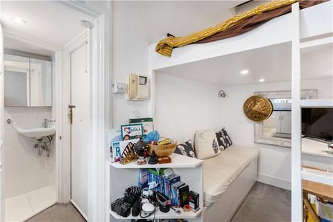 undefined, Queen's Gate, London, SW7