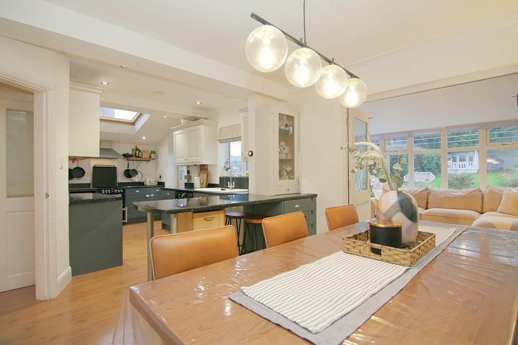 Kitchen / dinning