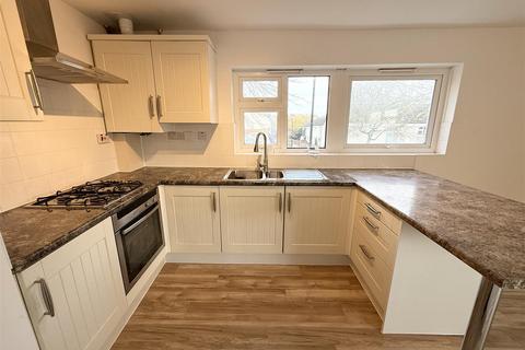 2 bedroom flat to rent, Triumph Close, Coventry