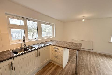 2 bedroom flat to rent, Triumph Close, Coventry