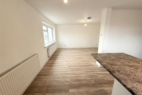 2 bedroom flat to rent, Triumph Close, Coventry