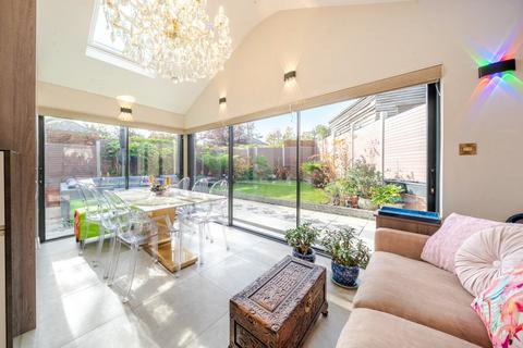 4 bedroom semi-detached house for sale, Brassie Avenue, Acton, London, W3
