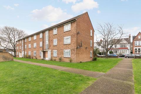 2 bedroom flat for sale, Valley Road, Streatham, London, SW16