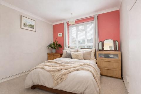 2 bedroom flat for sale, Valley Road, Streatham, London, SW16