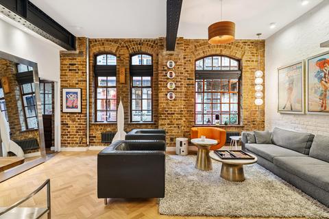 2 bedroom maisonette for sale, Mandeville Courtyard, London, SW11