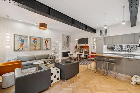 2 bedroom maisonette for sale, Mandeville Courtyard, London, SW11