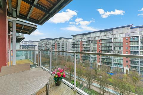 2 bedroom flat for sale, Queenstown Road, London, SW11