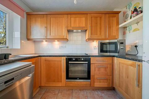 2 bedroom property for sale, Downside Walk, Brentford TW8