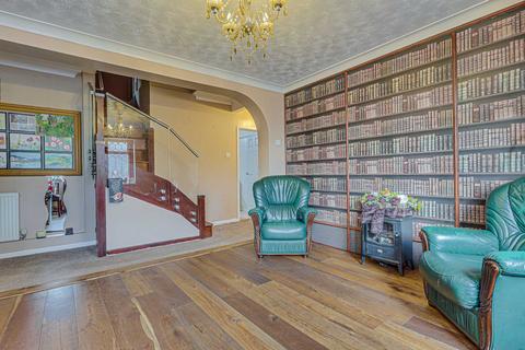 5 bedroom detached bungalow for sale, Park Avenue, Leigh-on-sea, SS9