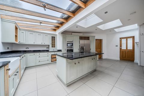 4 bedroom detached house for sale, Oak Lodge Drive, Surrey RH1