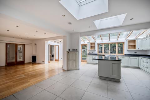4 bedroom detached house for sale, Oak Lodge Drive, Surrey RH1