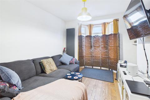 3 bedroom end of terrace house for sale, Ferndale Road, Swindon SN2