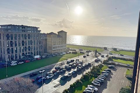 2 bedroom flat for sale, Grand Avenue, Hove.
