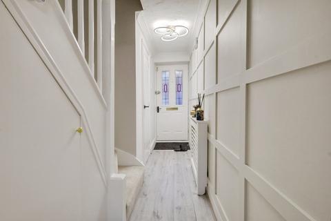 3 bedroom semi-detached house for sale, Waverley Road, Basildon, SS15