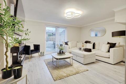 3 bedroom semi-detached house for sale, Waverley Road, Basildon, SS15
