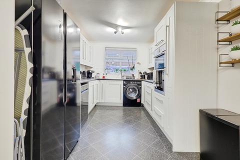 3 bedroom semi-detached house for sale, Waverley Road, Basildon, SS15