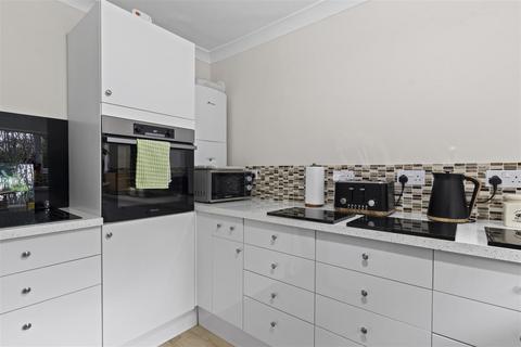 2 bedroom flat for sale, Old Drive, Polegate BN26