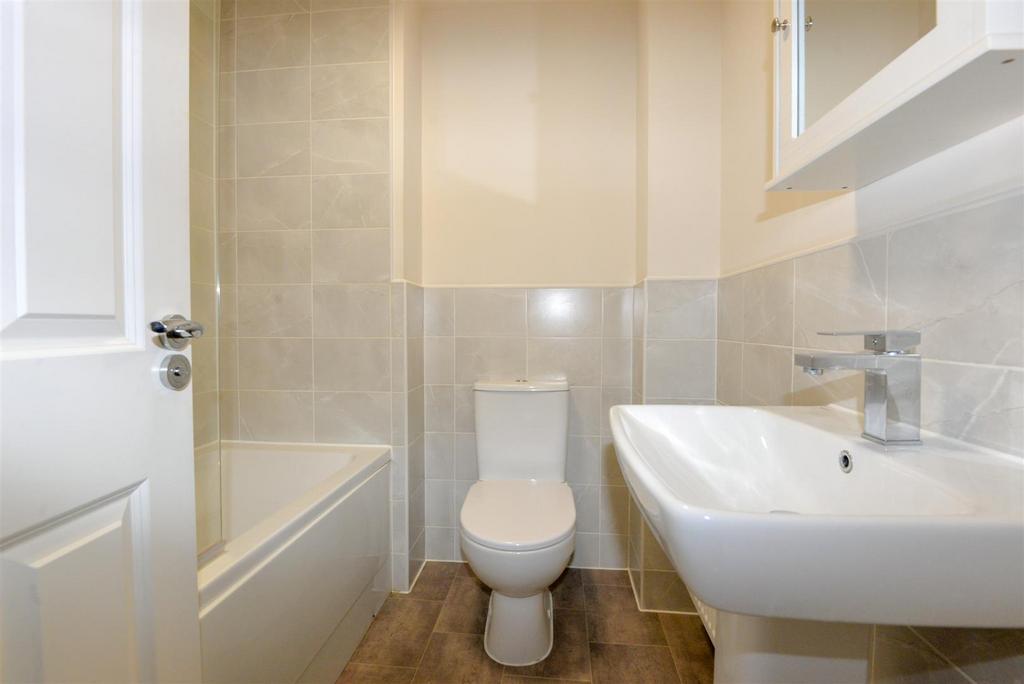 Bathroom 1.jpg