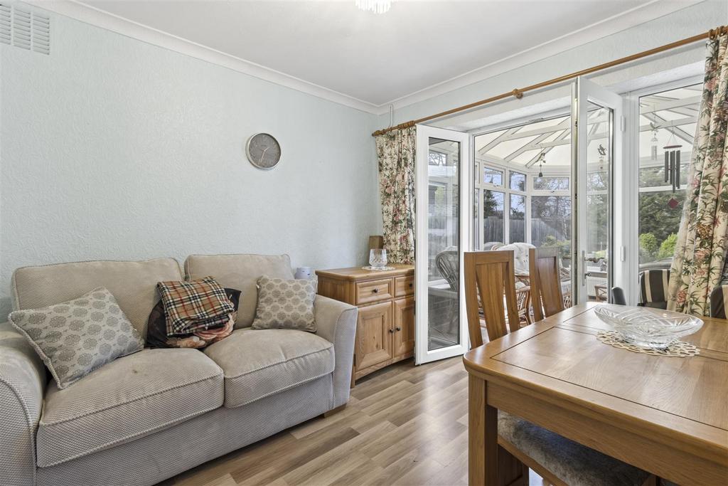 Dining Room/Bed 2