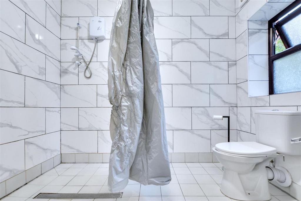 Bathroom 3.jpeg