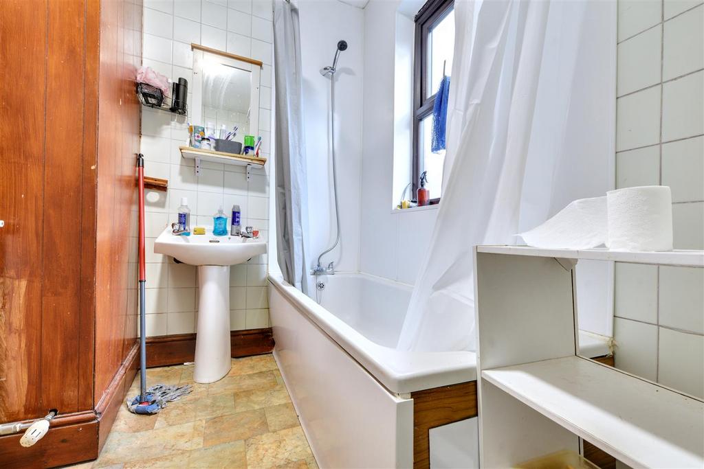 Bathroom 2.jpeg