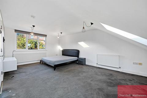 4 bedroom semi-detached house for sale, Bowes Road, London