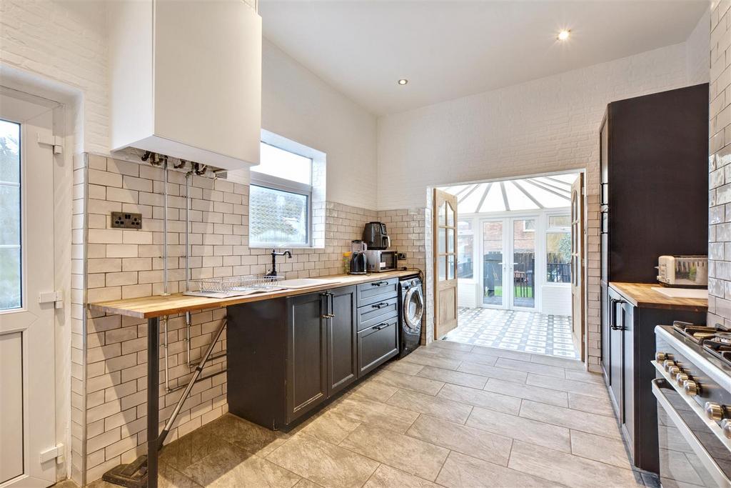 Kitchen 2.jpeg