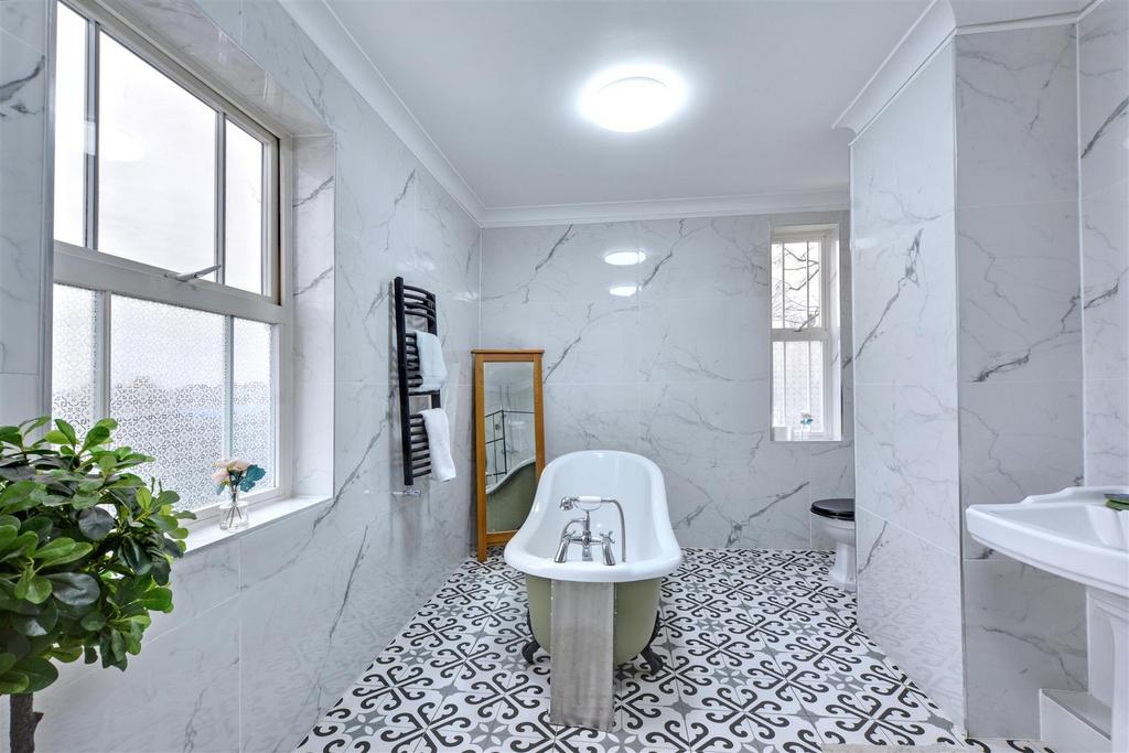 Bathroom 6.jpeg