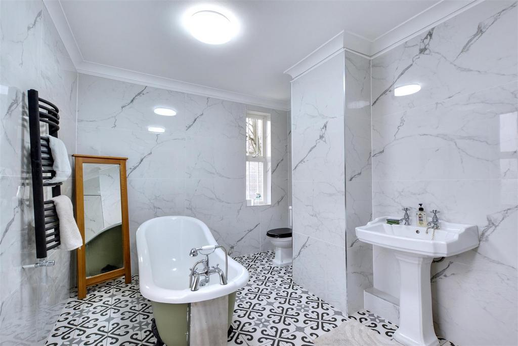 Bathroom 1.jpeg