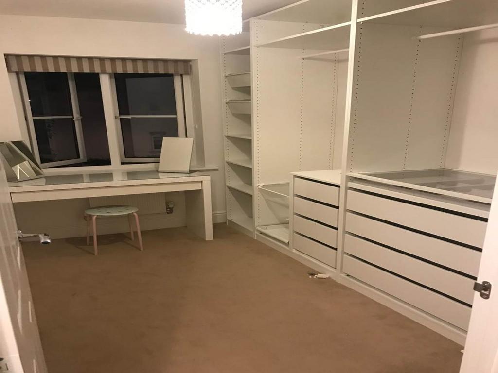 Bedroom 4 (dressing