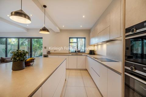 5 bedroom semi-detached house for sale, Bishops Avenue, Bromley, BR1