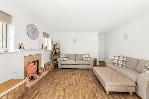2 bedroom apartment for sale, Coldstream Road, Caterham CR3