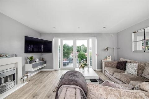 3 bedroom terraced house for sale, Campbell Road, Caterham CR3