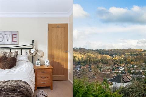 3 bedroom semi-detached house for sale, Hilltop Road, Whyteleafe CR3