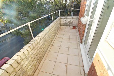 2 bedroom apartment for sale, Eaton Gardens, Hove, BN3 3