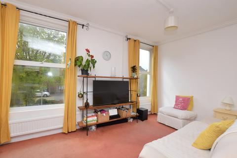 2 bedroom apartment for sale, Gloucester Road, Surrey RH1